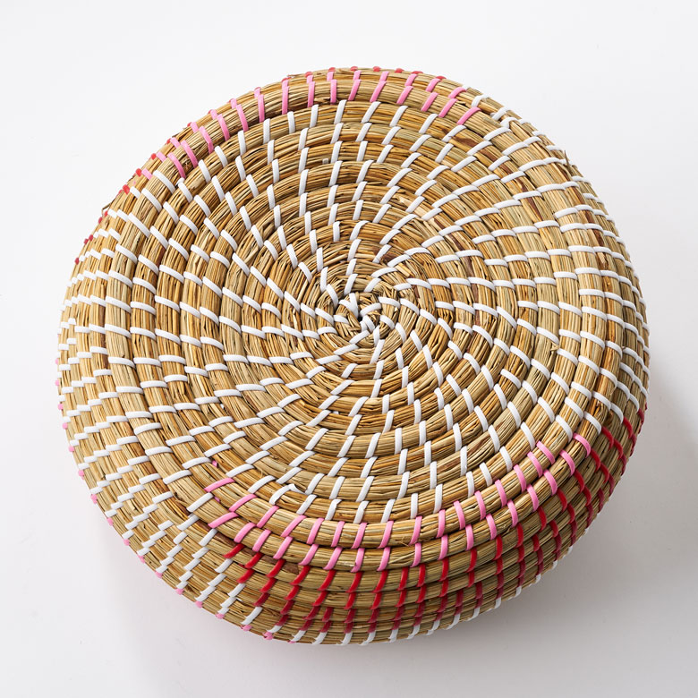 裏面の様子。しっかり自立するかごバスケット