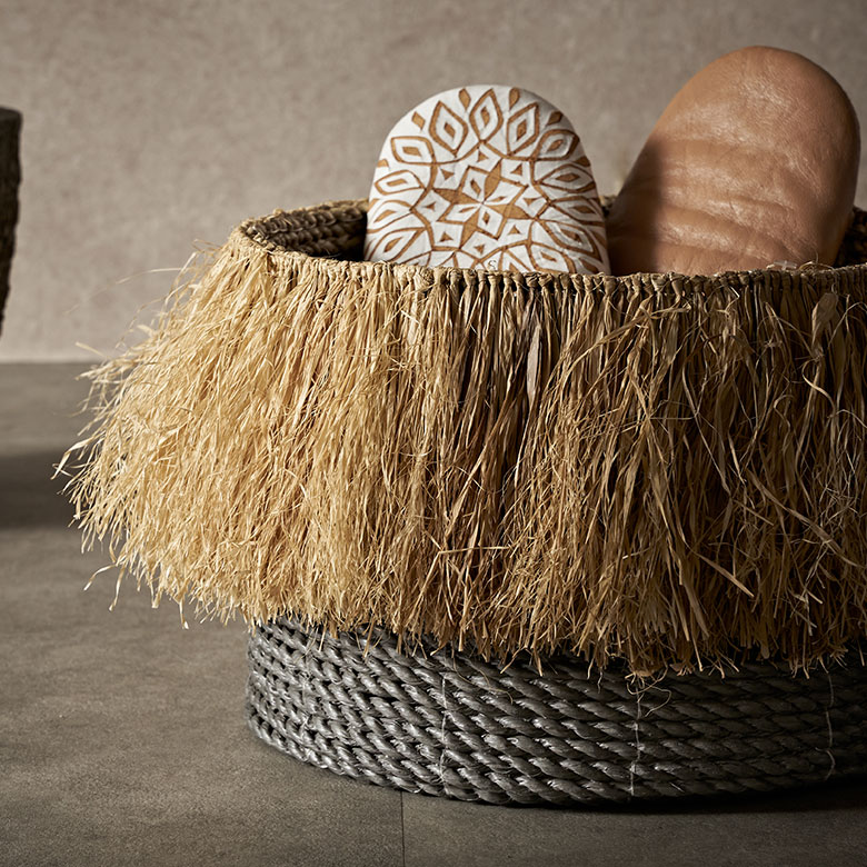 ラフィアのボリューム満点フリンジ