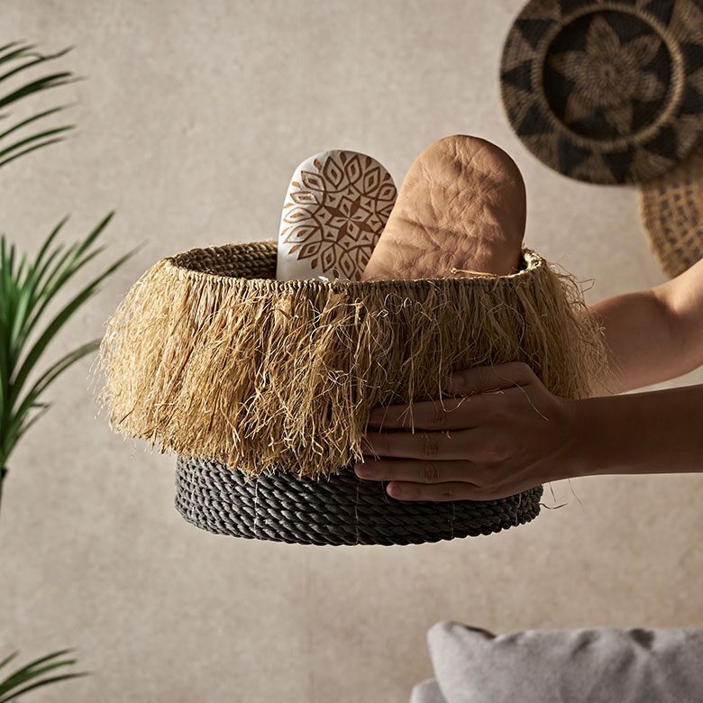 インドネシアの職人がひとつひとつ手作業で仕上げました