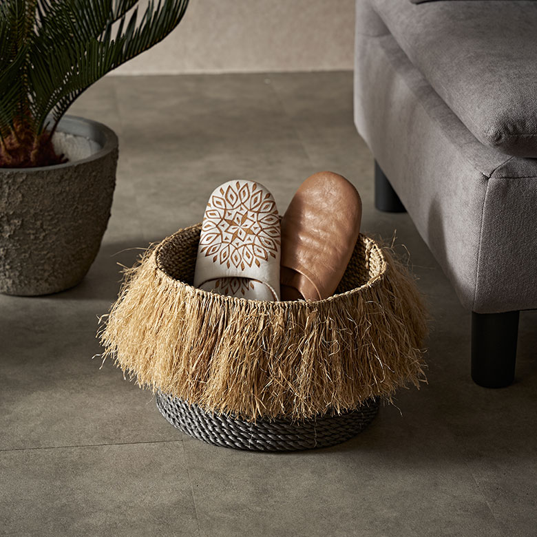 ラフィアのフリンジバスケット