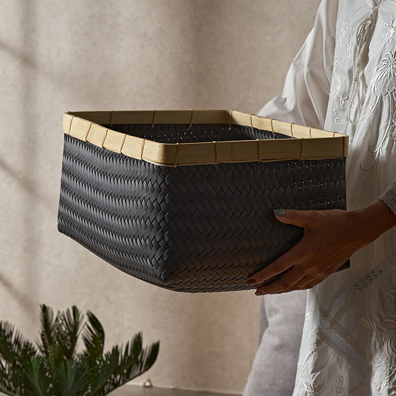 インドネシアの職人がひとつひとつ手作業で仕上げました