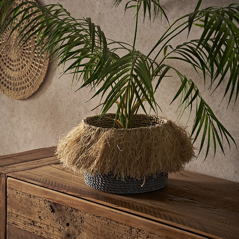 ラフィアのフリンジバスケット