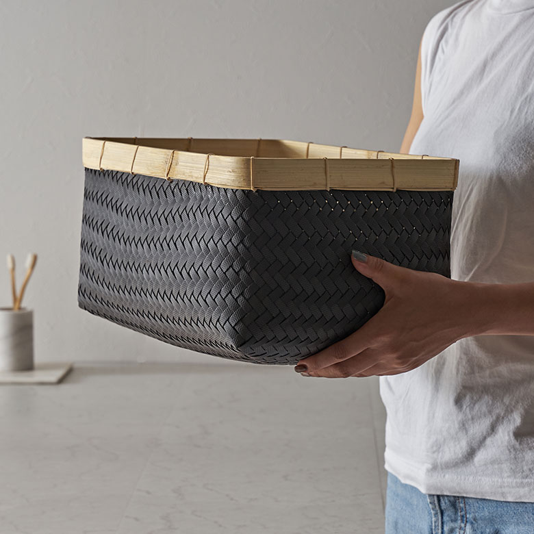 インドネシアの職人がひとつひとつ手作業で仕上げました