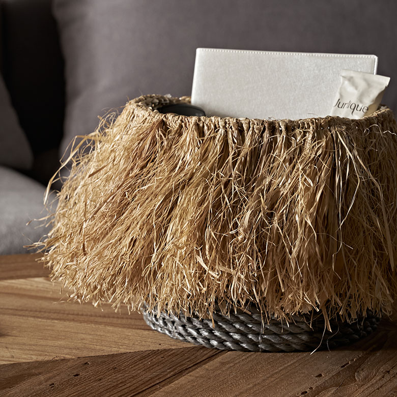 ラフィアのボリューム満点フリンジ