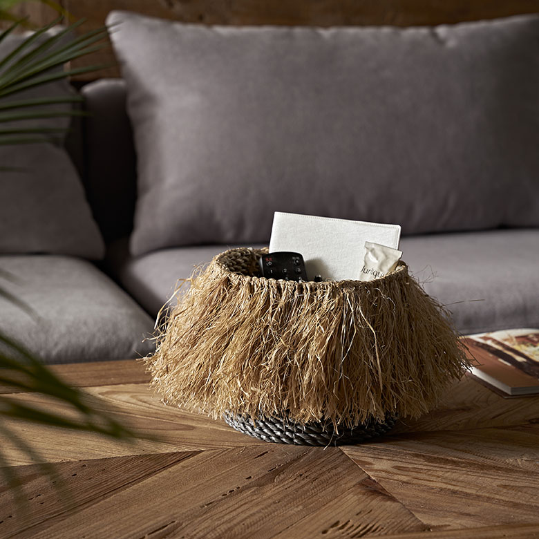 ラフィアのフリンジバスケット
