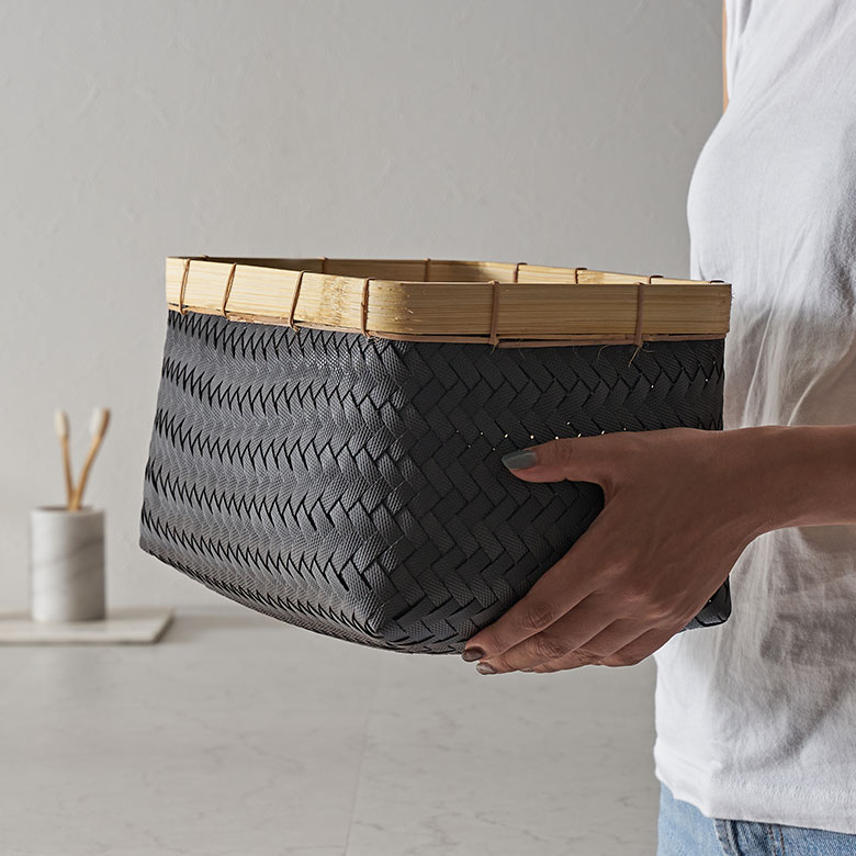 インドネシアの職人がひとつひとつ手作業で仕上げました