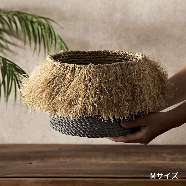 インドネシアの職人がひとつひとつ手作業で仕上げました