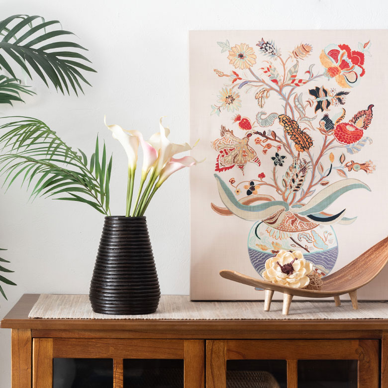 コイル状に重ねられたデザインが魅力