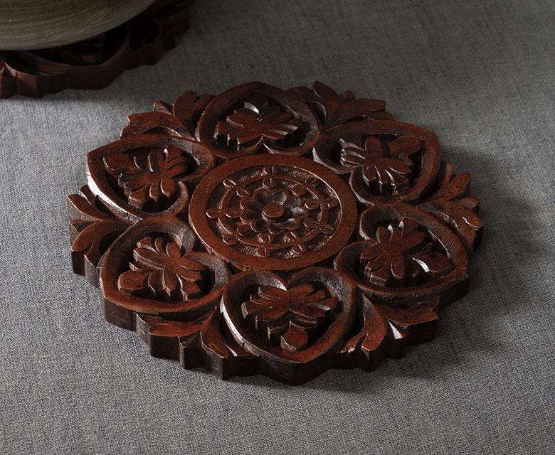 天然木を使用した鍋しき