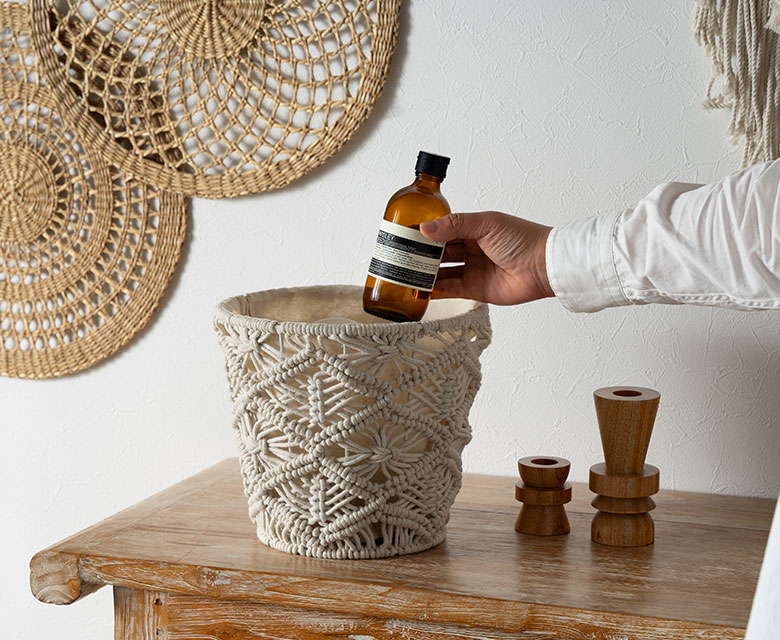 ソファ横などに置くだけでもサマになるデザイン