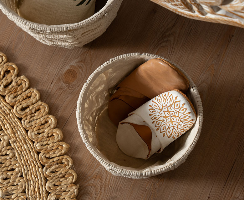 リビングの小物入れにしたり、玄関に置いてスリッパ入れにしても