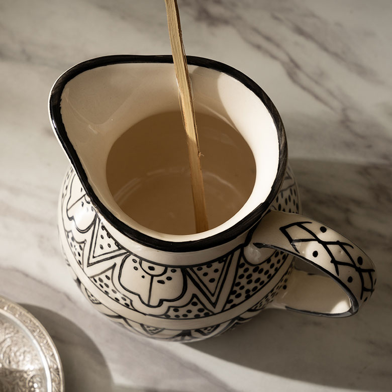 手がすっぽり入る口が大きい花瓶