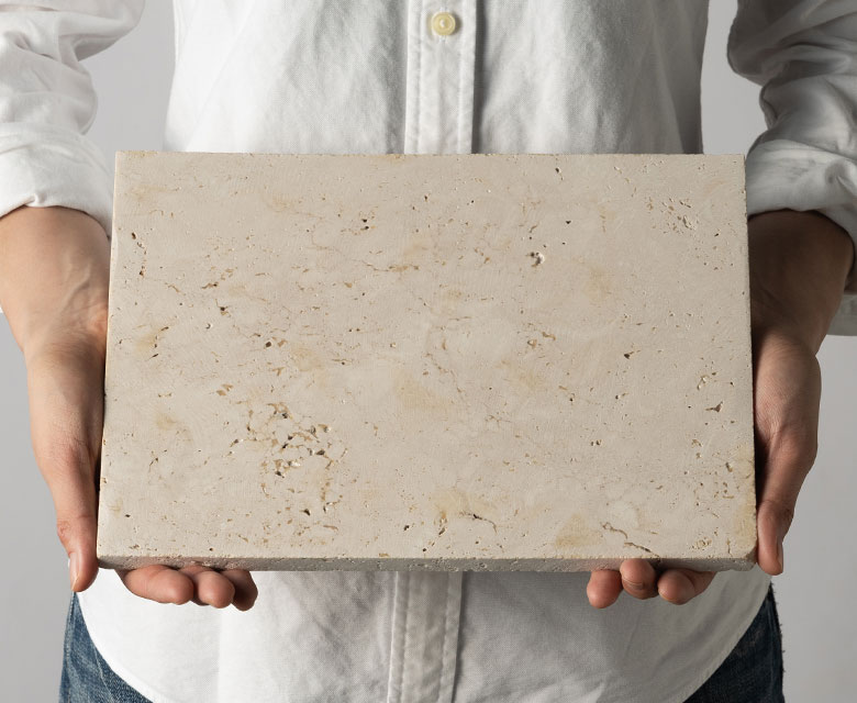 お気に入りのアクセサリーを並べたり、オブジェのディスプレイ台に