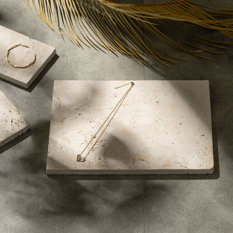 地球が長い歳月をかけて生み出した、天然石の豊かな風合い