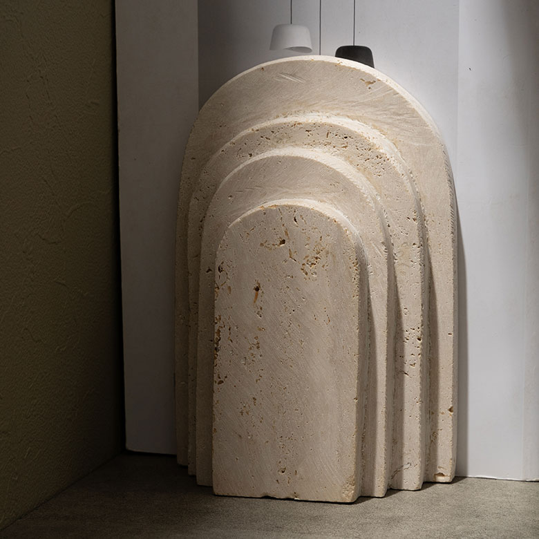 インドの職人によって、ひとつひとつハンドメイドで作られたアイテム