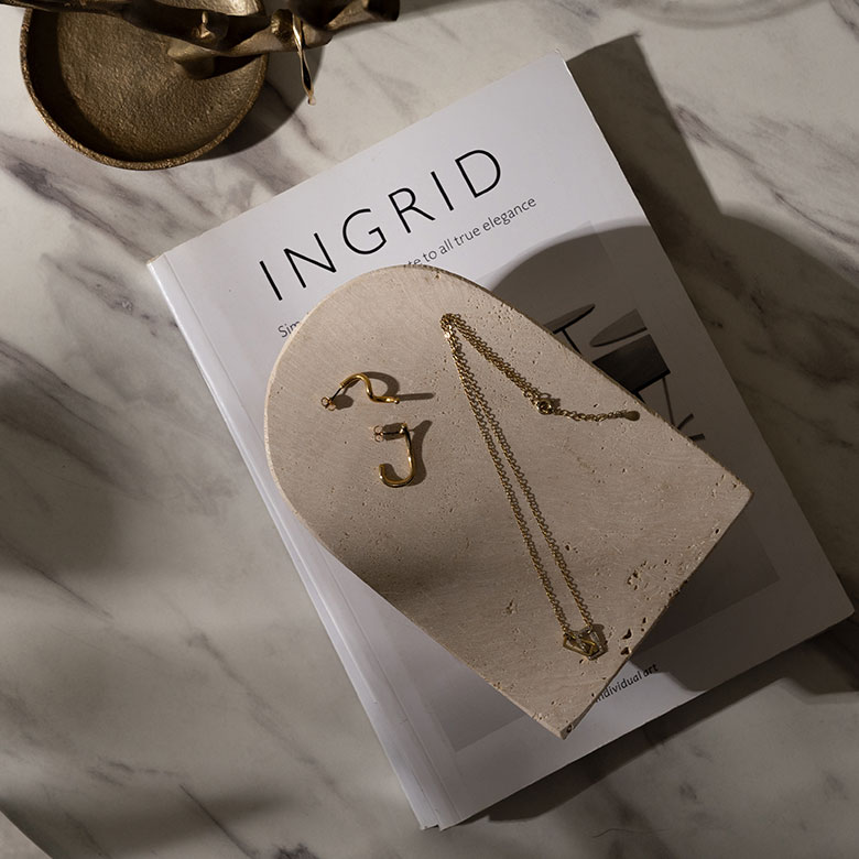 地球が長い歳月をかけて生み出した、天然石の豊かな風合い