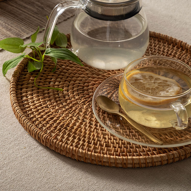 天然素材でできたおしゃれなラウンドトレー