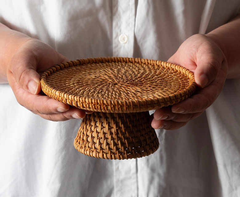 背の高い小物も収納しやすいスタンド