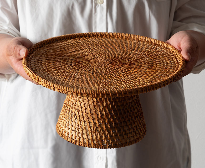 背の高い小物も収納しやすいスタンド