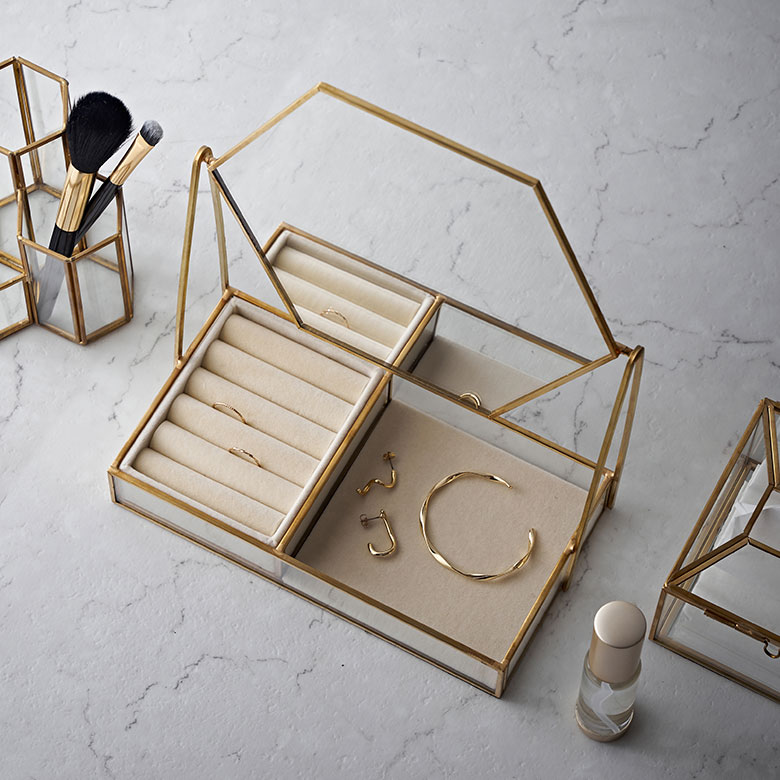 高級感あふれるスタンドミラー