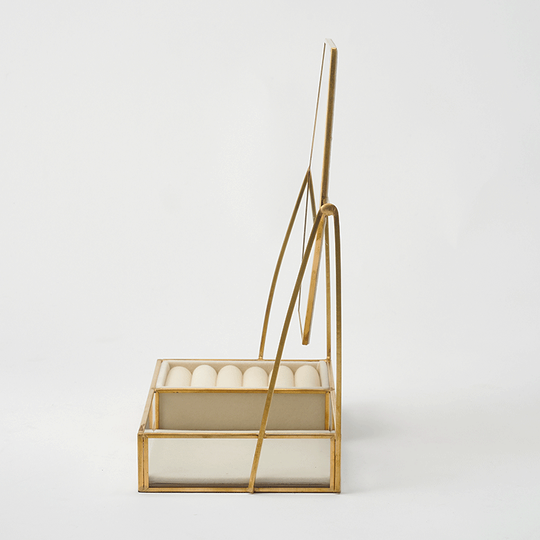 メイクスペースにぴったりの鏡