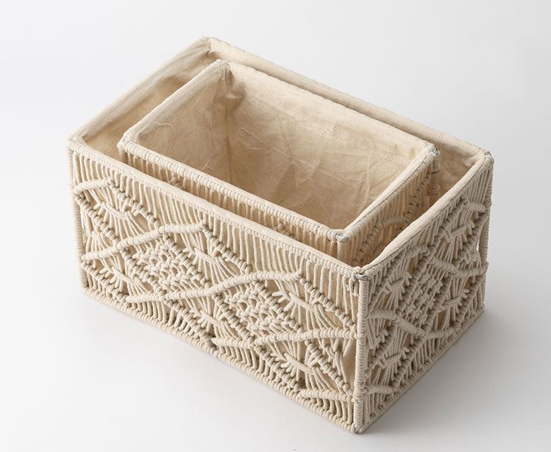 サイズ違いは重なるので、使わない時は省スペースに収納できるバスケット