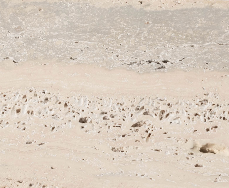 穴の空き方や模様など、石の表情が一つ一つ異なる天然の大理石