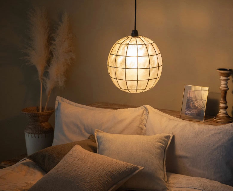 間接照明のような淡い光