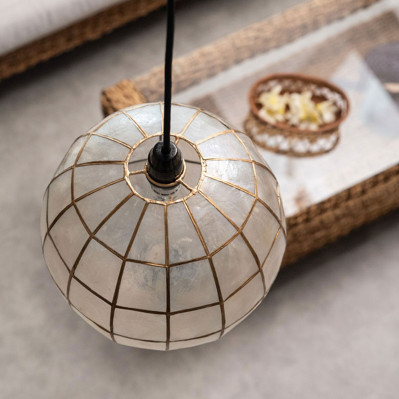 和モダンにもあう照明器具