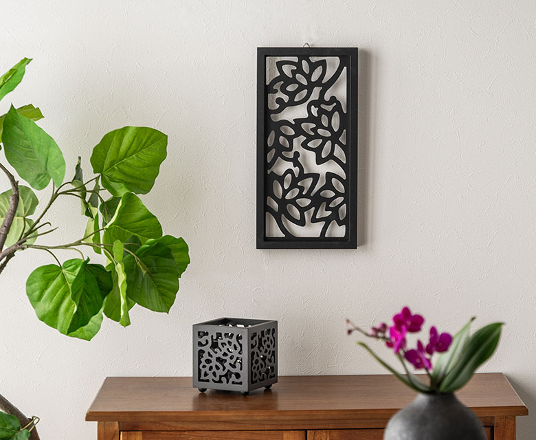 オリエンタルなデザインの彫刻アート