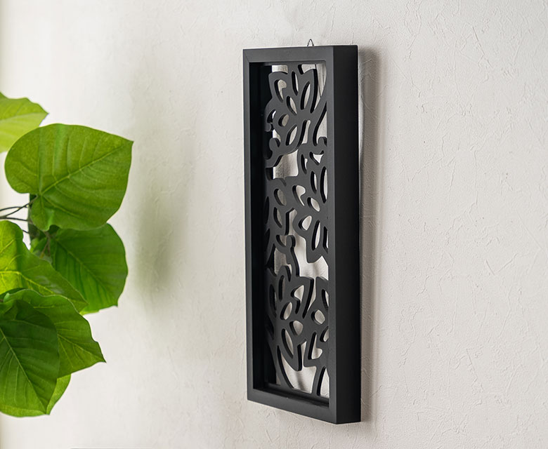 ほどよく厚みのあるウッドパネル