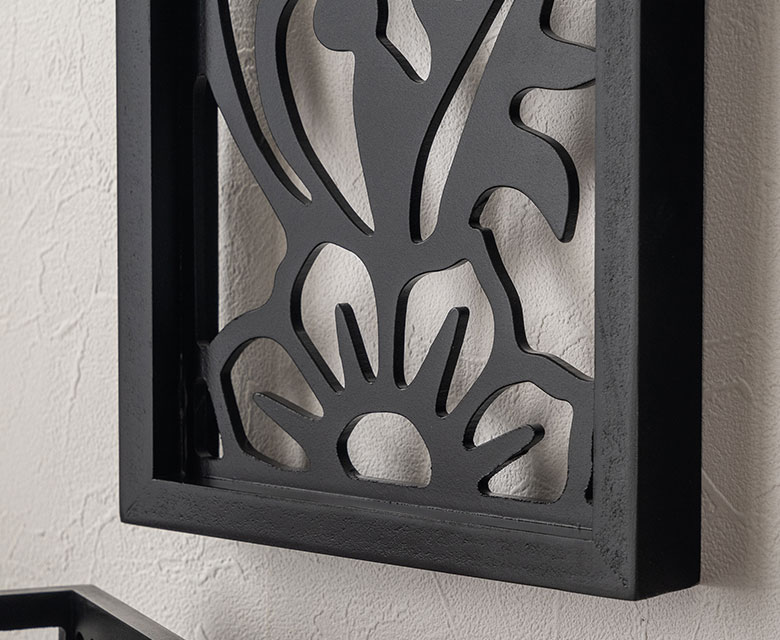 花や草木で彩られた南国リゾートをイメージして作られたアートパネル