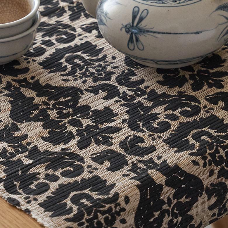 アジアンリゾート感満載のテーブルランナー