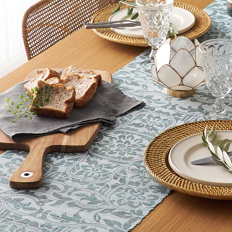 花柄のウォーターヒヤシンス製テーブルランナー