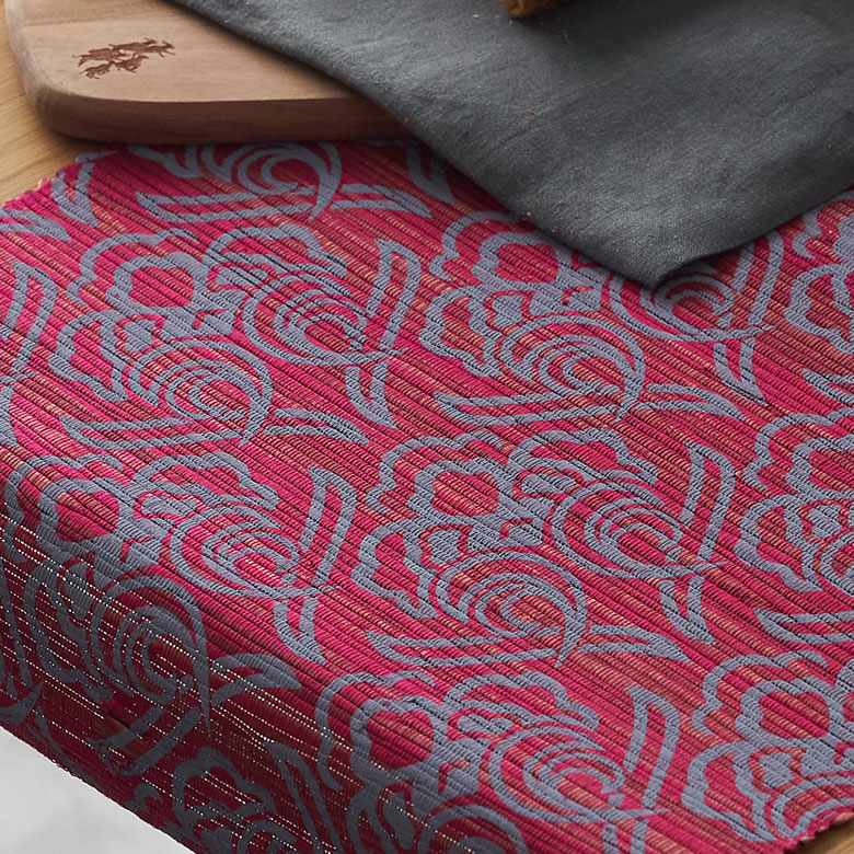 アジアンリゾート感満載のテーブルランナー