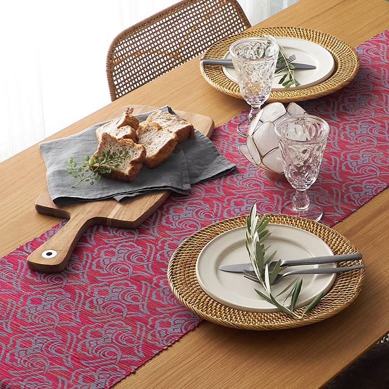 花柄のウォーターヒヤシンス製テーブルランナー