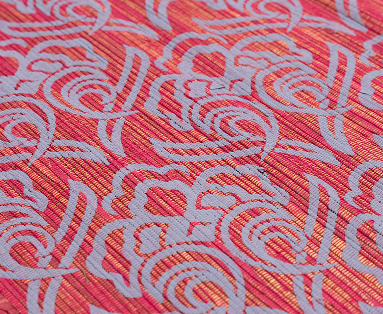 食卓をおしゃれに彩るテーブルランナー