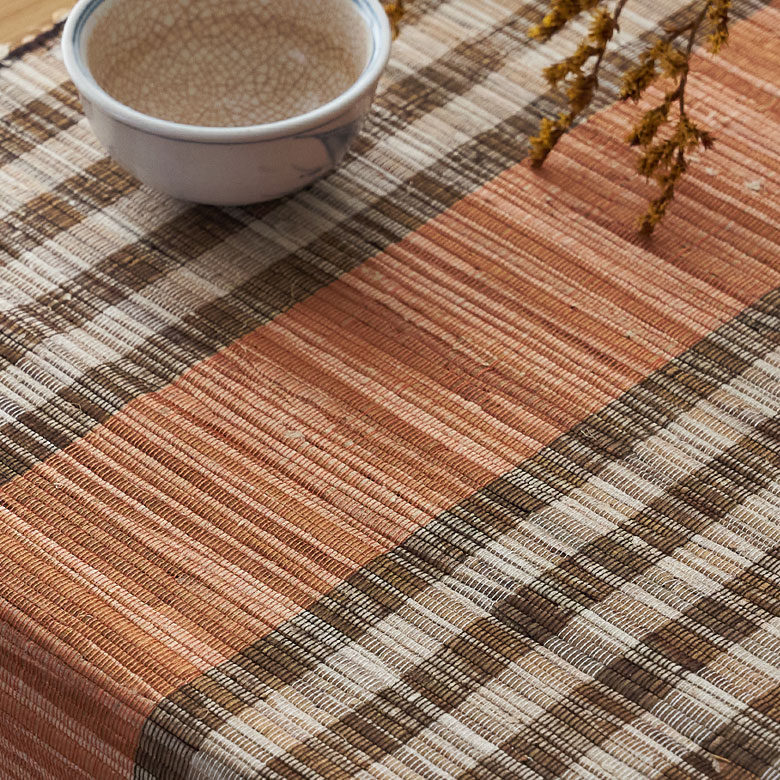 アジアンリゾート感満載のテーブルランナー