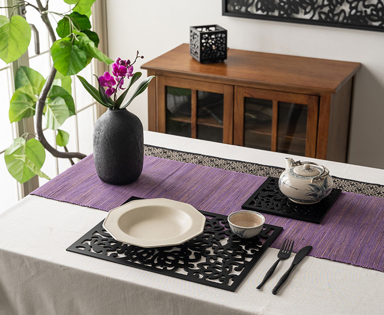 オリエンタルなデザインの彫刻アート