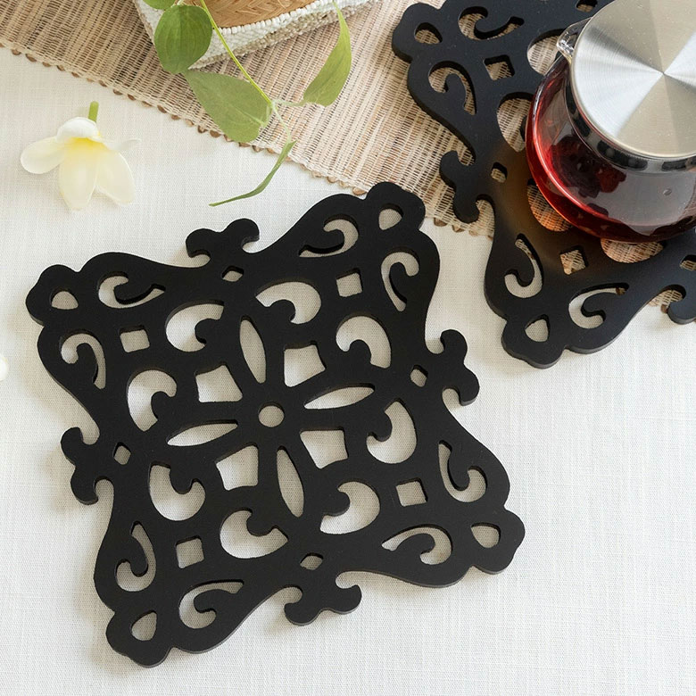 オリエンタル柄をモチーフに作られたプレイスマット