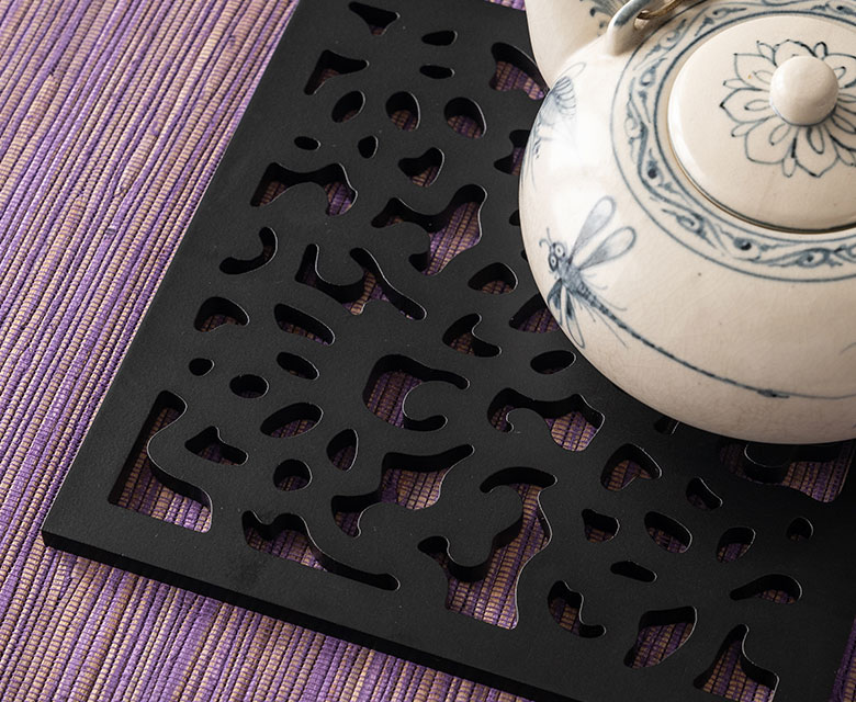 厚みのあるウッドパネル