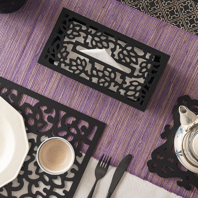 オリエンタルなデザインの彫刻アート