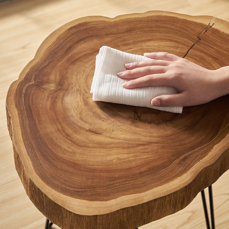 蜜蝋ワックスで仕上げています