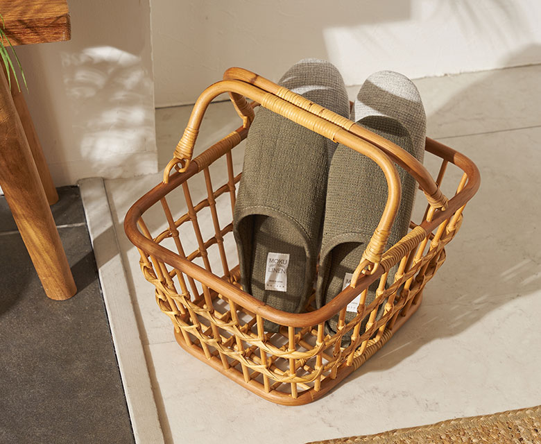 ハンドル付きの収納バスケット
