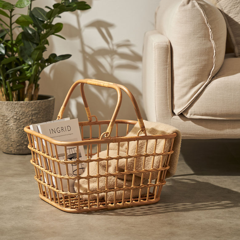 ラタンの収納バスケット