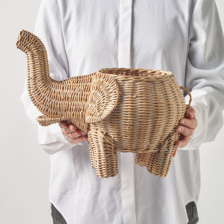 丈夫な天然素材のラタンを使用