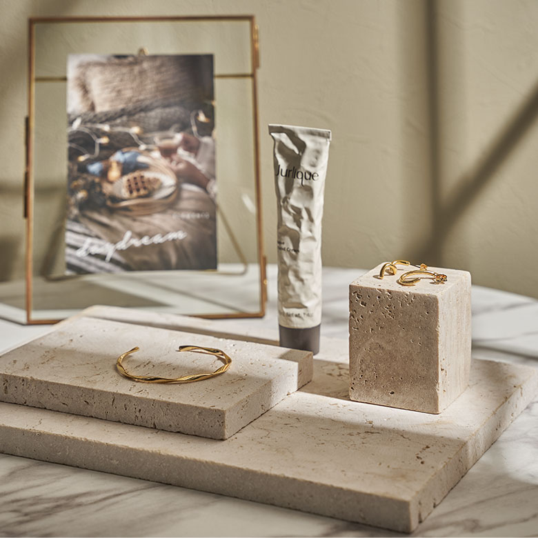 地球が長い歳月をかけて生み出した、天然石の豊かな風合い