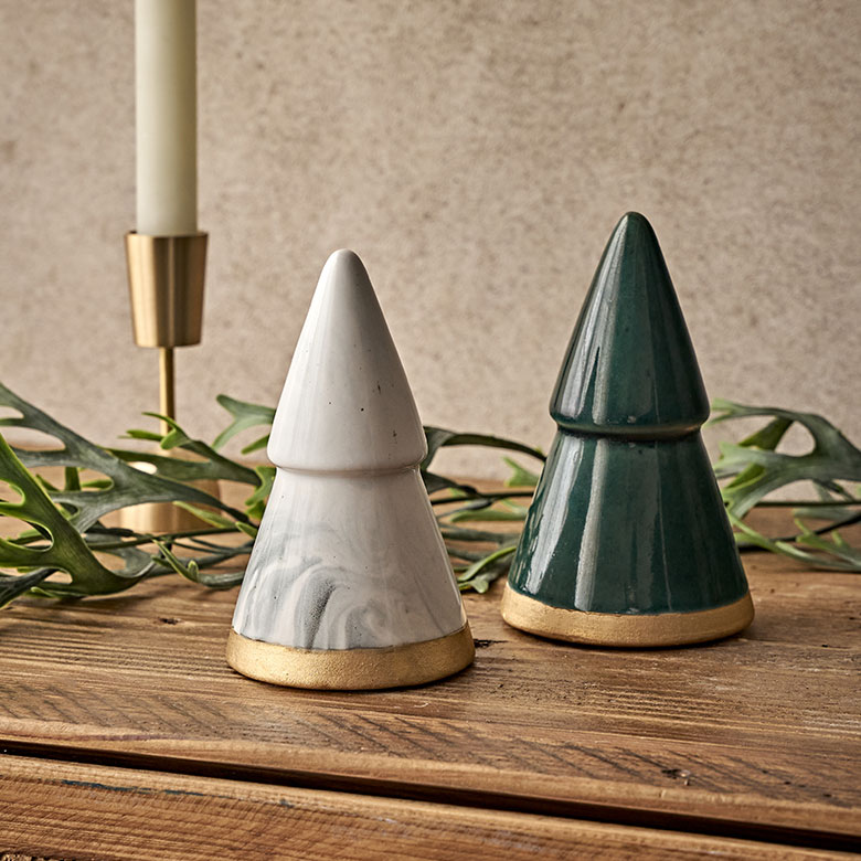 クルジャ陶器のクリスマスツリーオブジェ