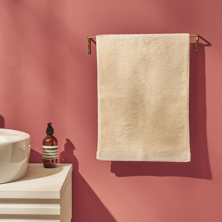 幅約40cmのワイドなタオルハンガー