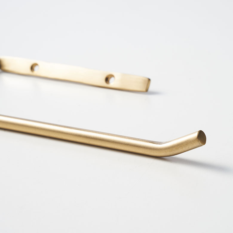 素材はマットな質感の真鍮